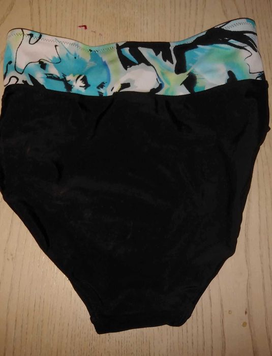 Costum de baie Nou, model foarte frumos