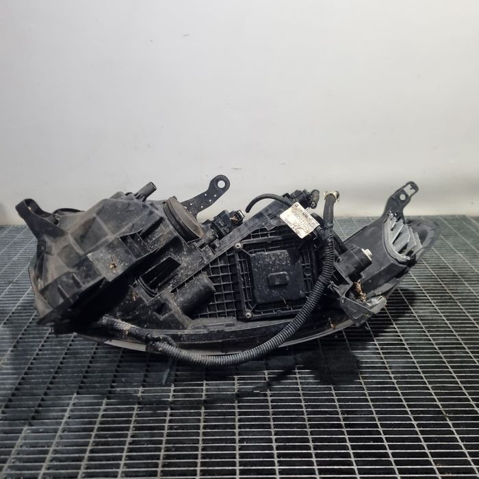 Far Dreapta Renault Kadjar 2015 - 2018 SUV 4 Usi (1630) Cu lupă Garantie