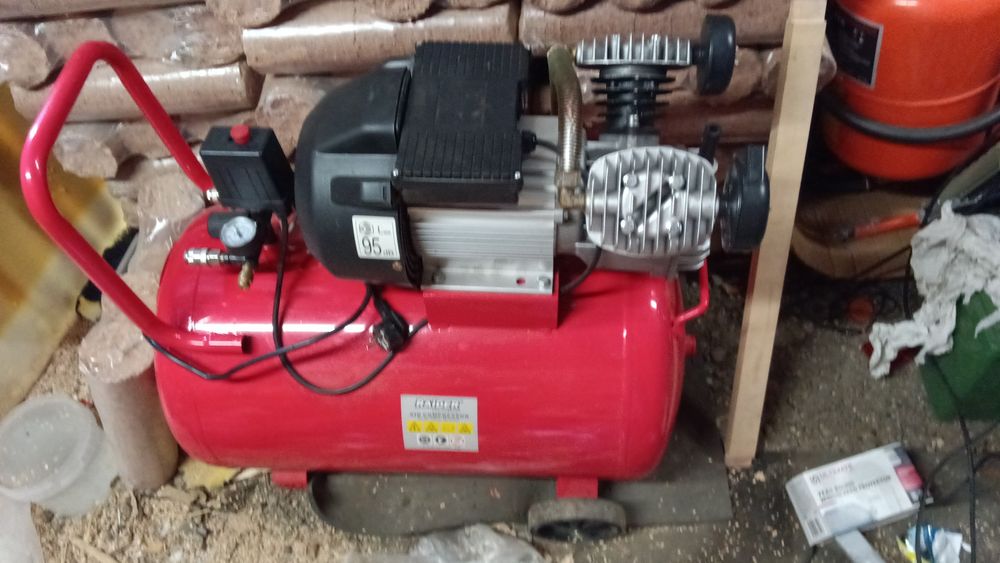 Vând compresor 100 litri  noi 1300 lei