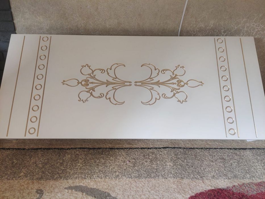 Продам стол в гостиную