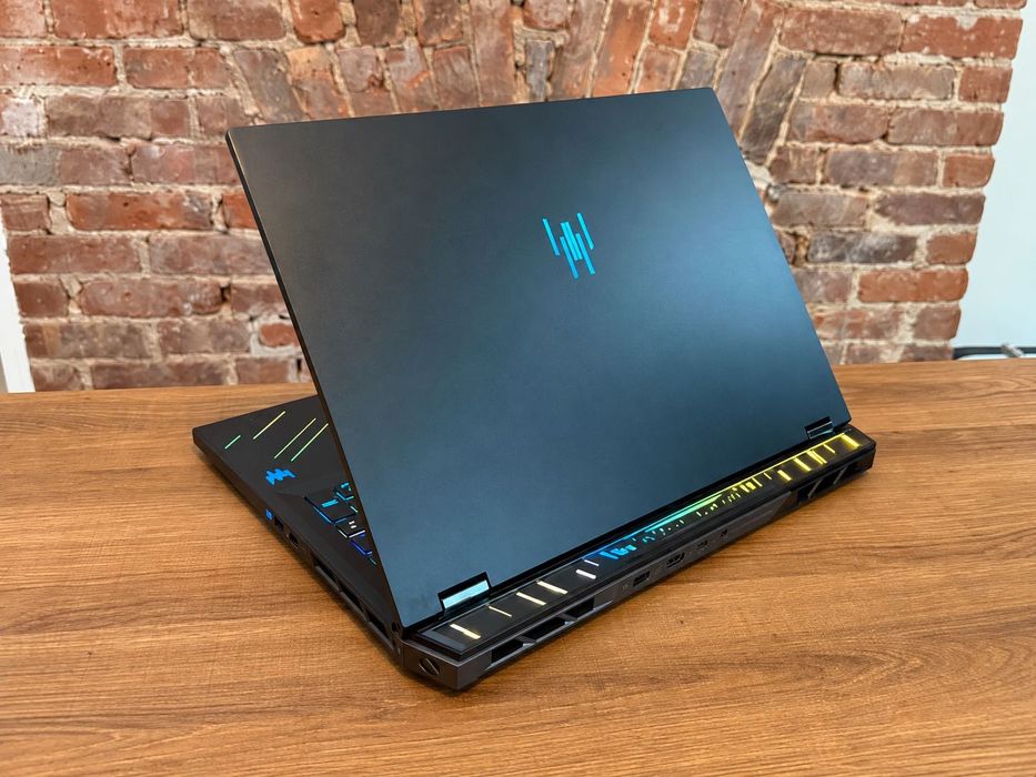 Acer Predator Helios 16 — RTX 5090 / Ultra 9 / OLED 240Hz