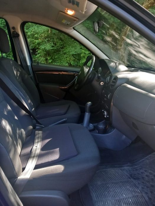 Vând Dacia Duster