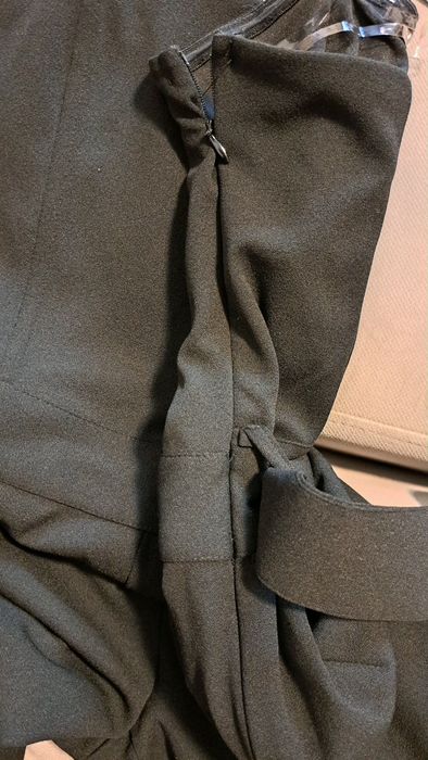 Salopeta neagra Amisu, noua cu eticheta