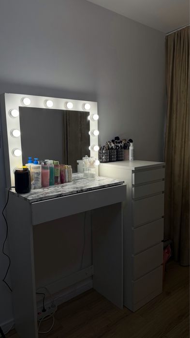 Masuta de machiaj cu comoda