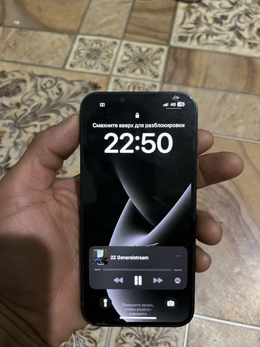 Продам телефон iPhone 13 в хорошем состоянии