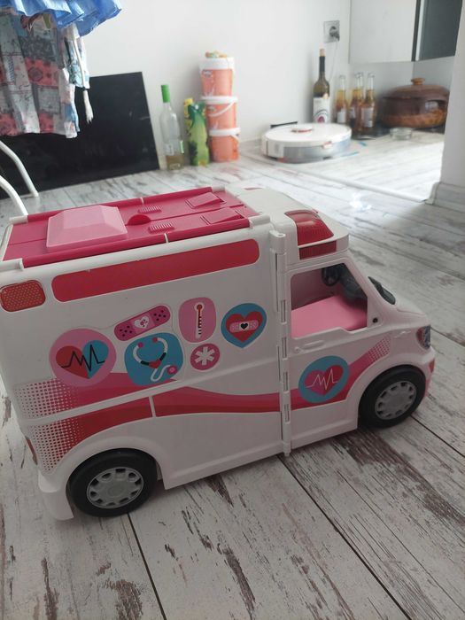 Мобилна клиника на Barbie
