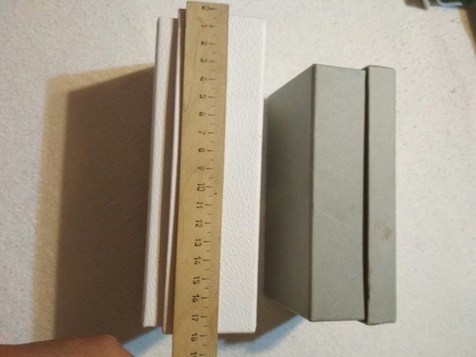 Две компактные коробочки Dior от очков