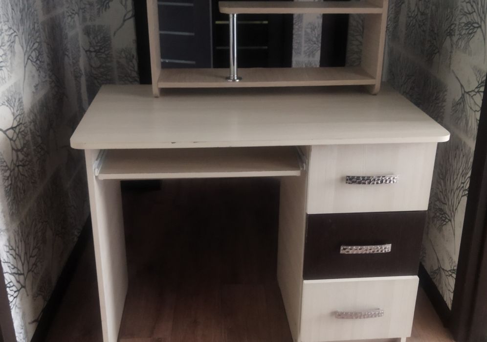 Продам письменный стол