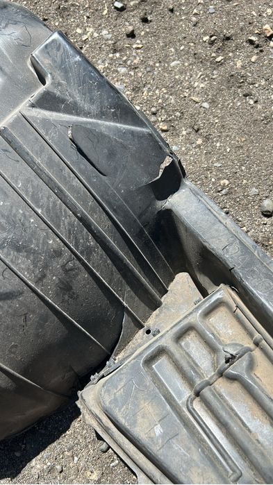 Продам покрыльники субару