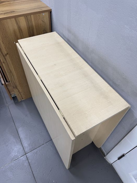 Продам стол книжку