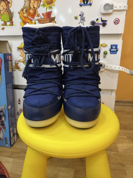 Moon boot marime 25/28