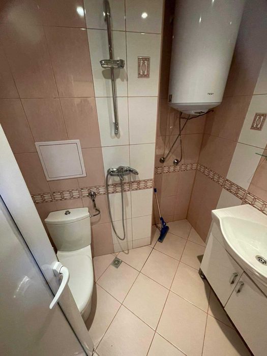 Дава се под наем Двустаен апартамент в Бургас, Център - 800 кв.м за 408 € - Снимка #2