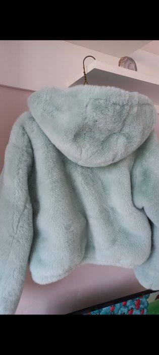 Haina din blana  "verde-mentă",pentru damă.