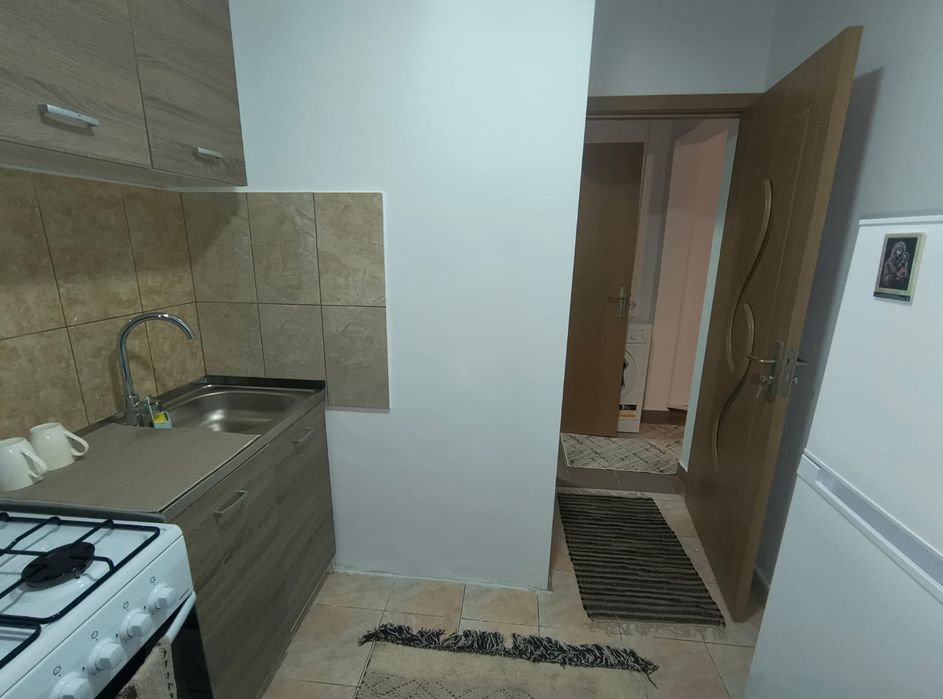 Închiriez garsoniera