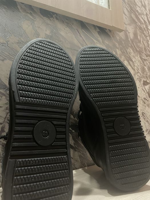 Продам зимние ботинки