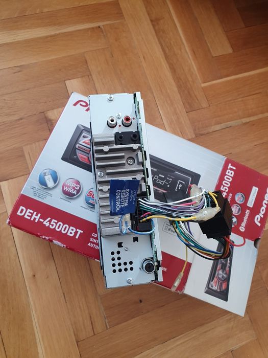 CD Pioneer за Автомобил.