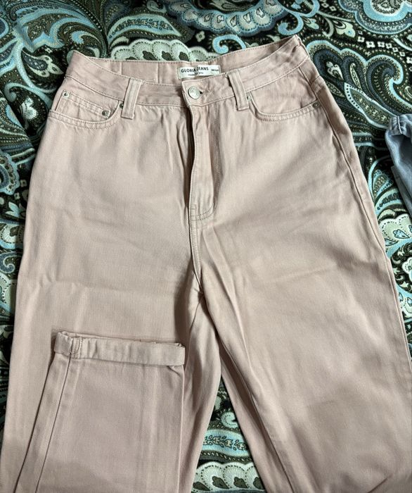 Джинсы нежного, светлого розового цвета (на фото по-другому)