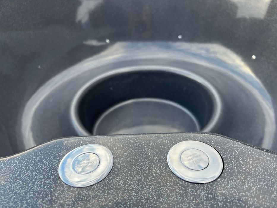 Ciubar din fibra cu jacuzzi si soba exterioara