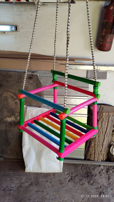 Детская качелька