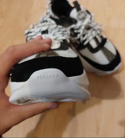 Versace chain reaction