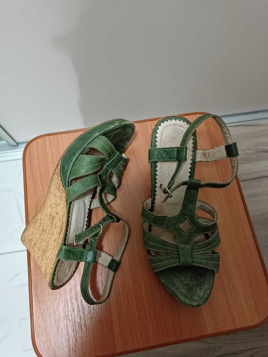 Sandale din piele, cu platforma