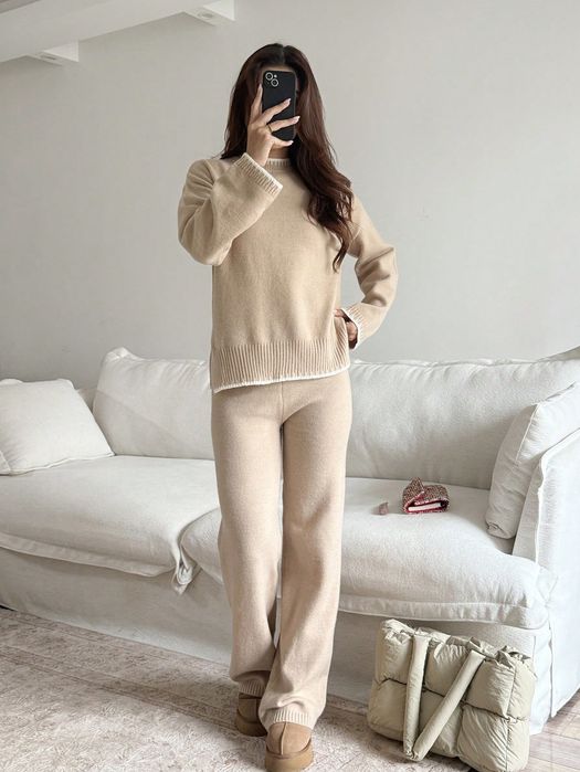 Set de două bucăți de pulover și pantaloni