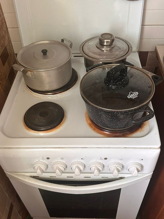 Продам электроплиту indesit