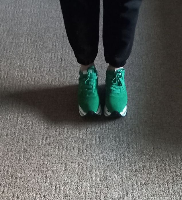 Продам новые кроссовки