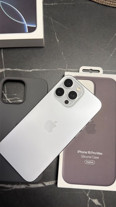 iPhone 16 Pro Max ,100% baterie + husă Apple,iOS 18
