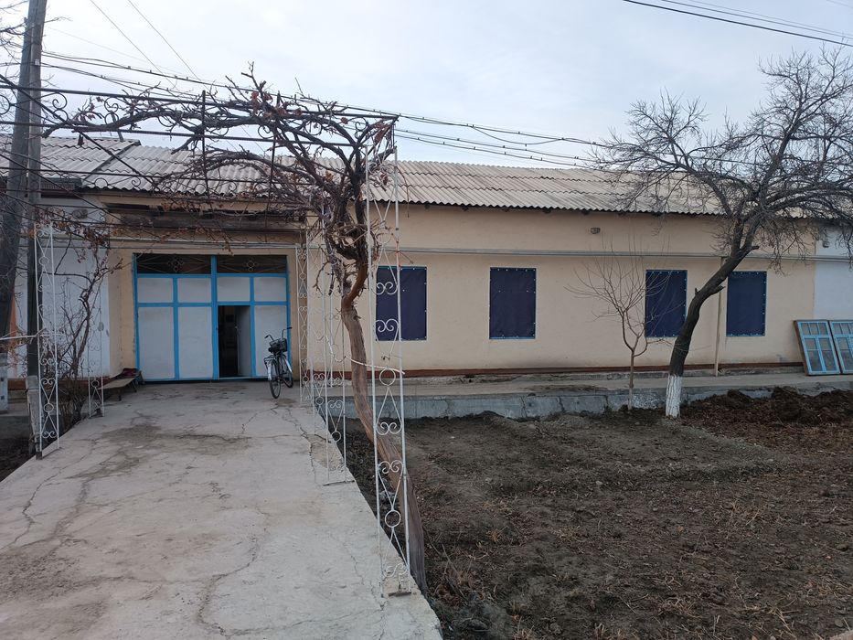 Katta yól yoqasida Hovli sotiladi,