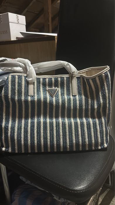 Оригинални чанти guess