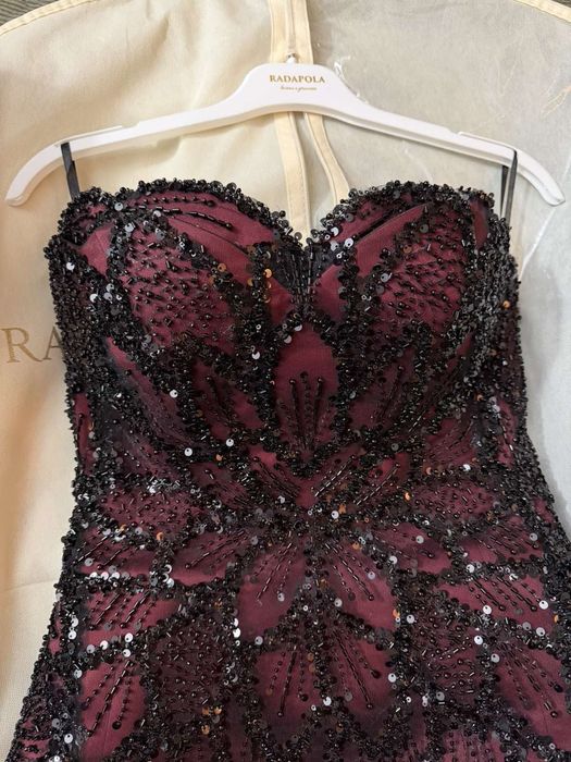 Официална къса рокля RADAPOLA