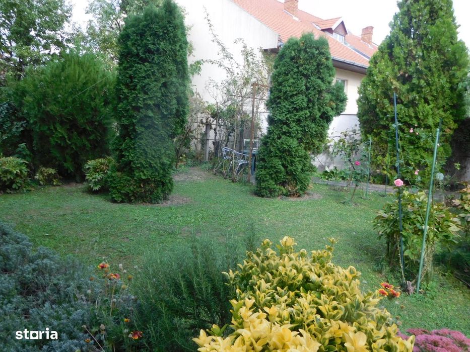 Apartament 6 camere, garaj și grădină în Centru