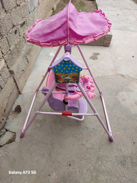 Продаю детскую музыкальнуб качельку