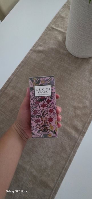 Vând parfum Gucci Flora
