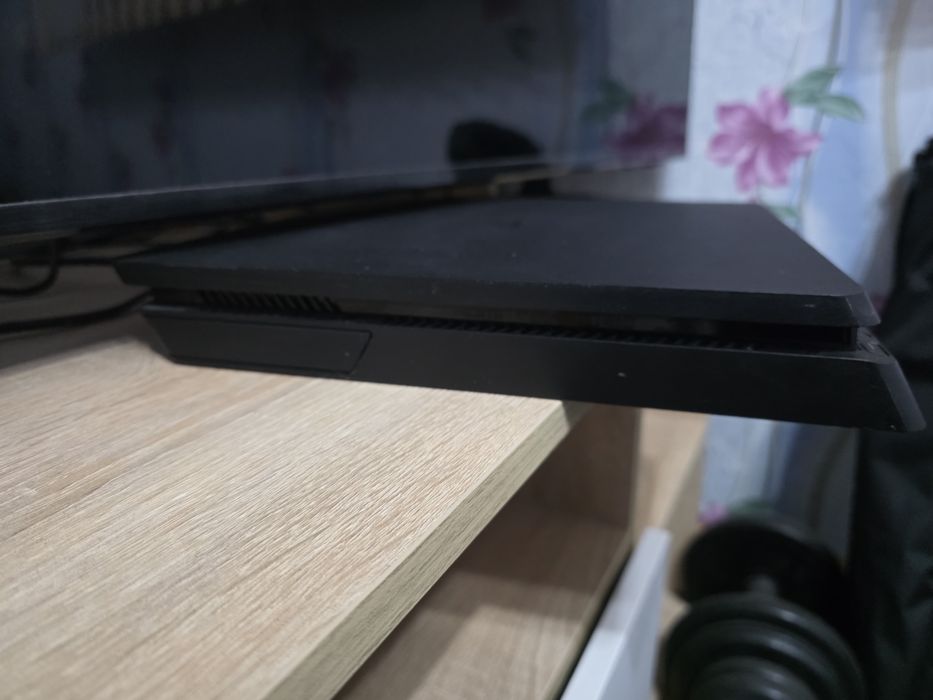 Продава се Playstation 4