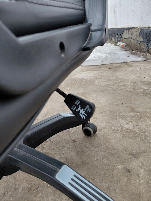 Продам Офисный Кресло