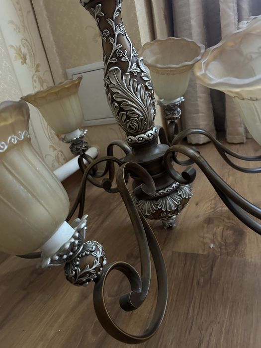 Продам люстру для зала