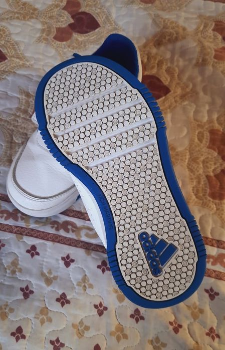 Adidași originali cu scai pentru copii din piele 
Nr. 28, interior 18