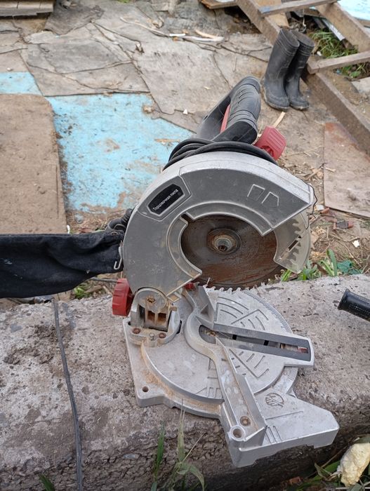 Продам торцовочную пилу, дрели