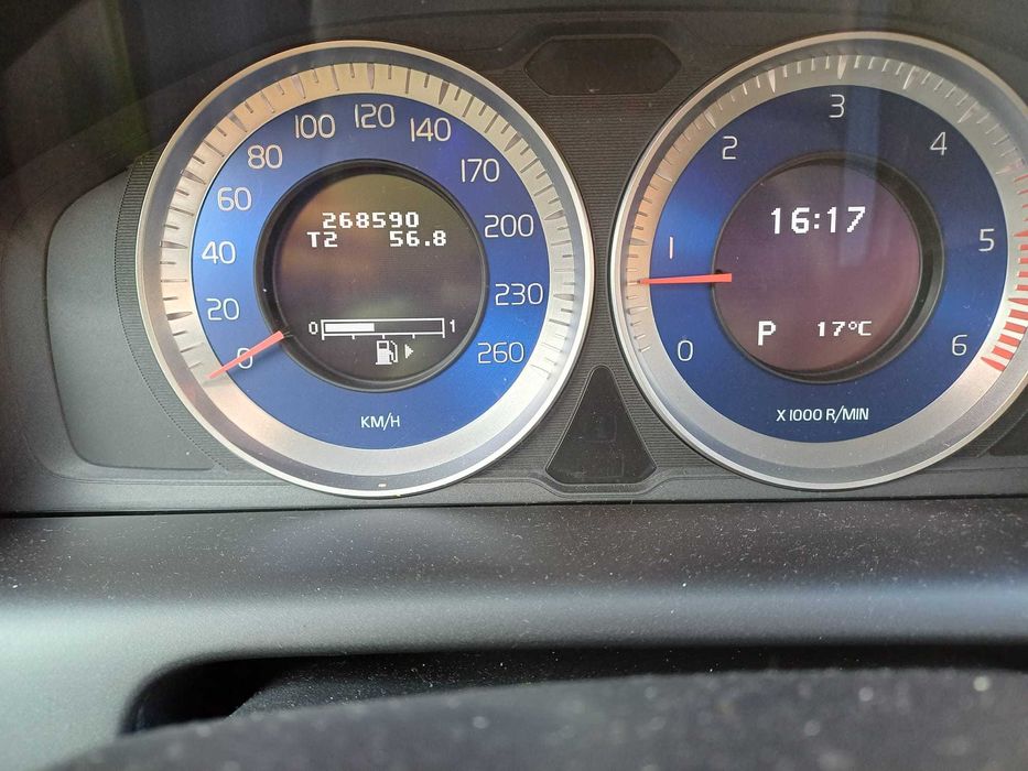 Vând Volvo XC60 D4 Rdesign