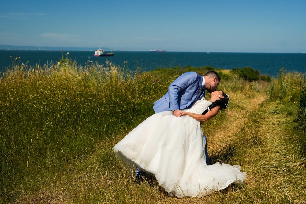 Сватбена рокля цвят ivory