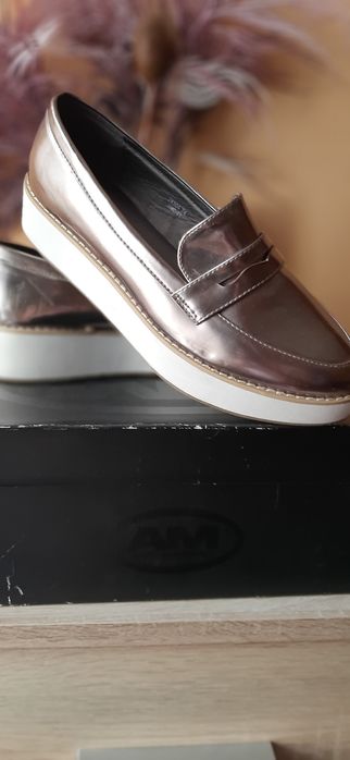 Pantofi cu platformă .Nr 40 .  70 lei
