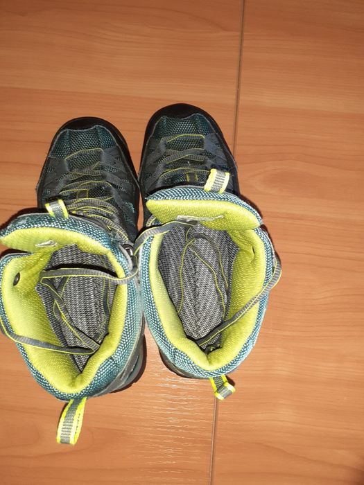 Туристически спортни обувки