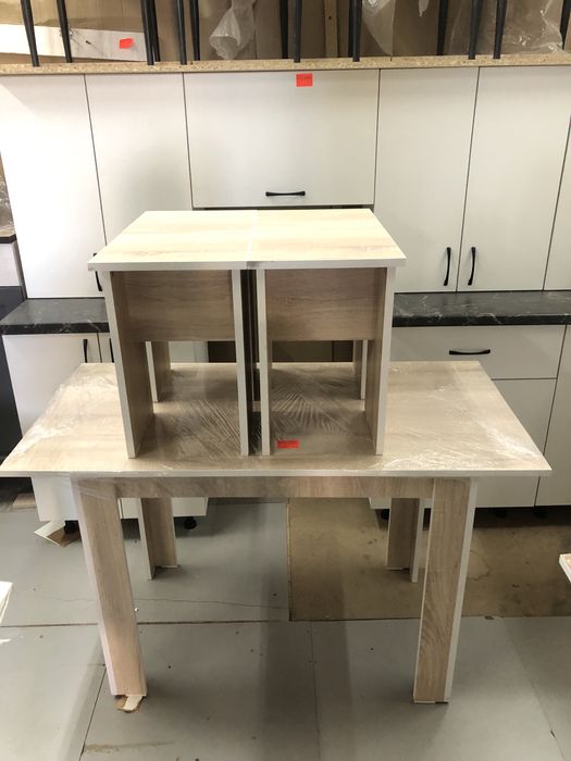 Продам новые кухонные столы с табуретками