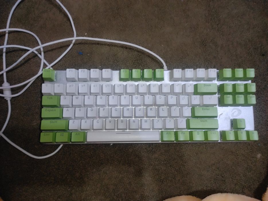 Продам клавиатуру  DAREU