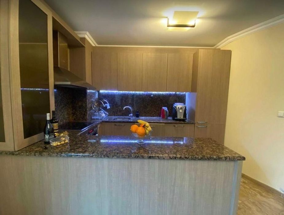 Дава се под наем Тристаен апартамент в Пловдив, Център - 100 кв.м за 969 € - Снимка #1