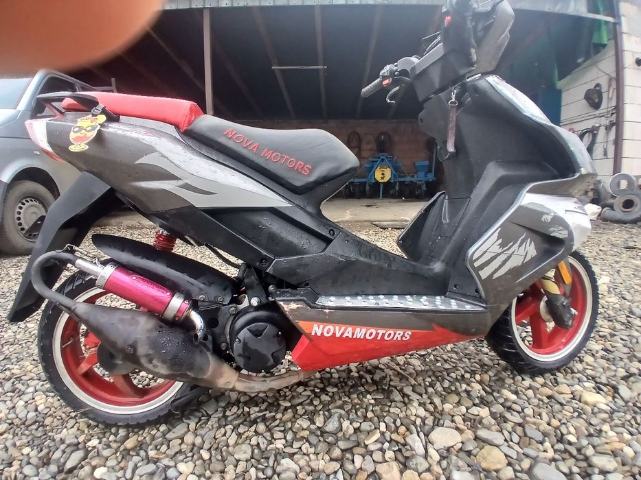 Scuter de vânzare de 49cc , fac si schimb pe atv si pun diferenta