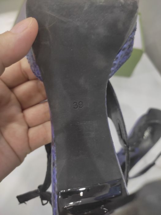 Продам итальянские босоножки
