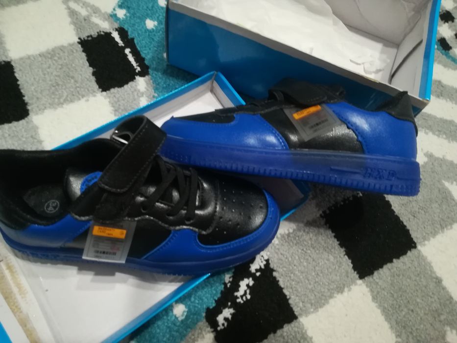 Нови маратонки в кутия номер 34